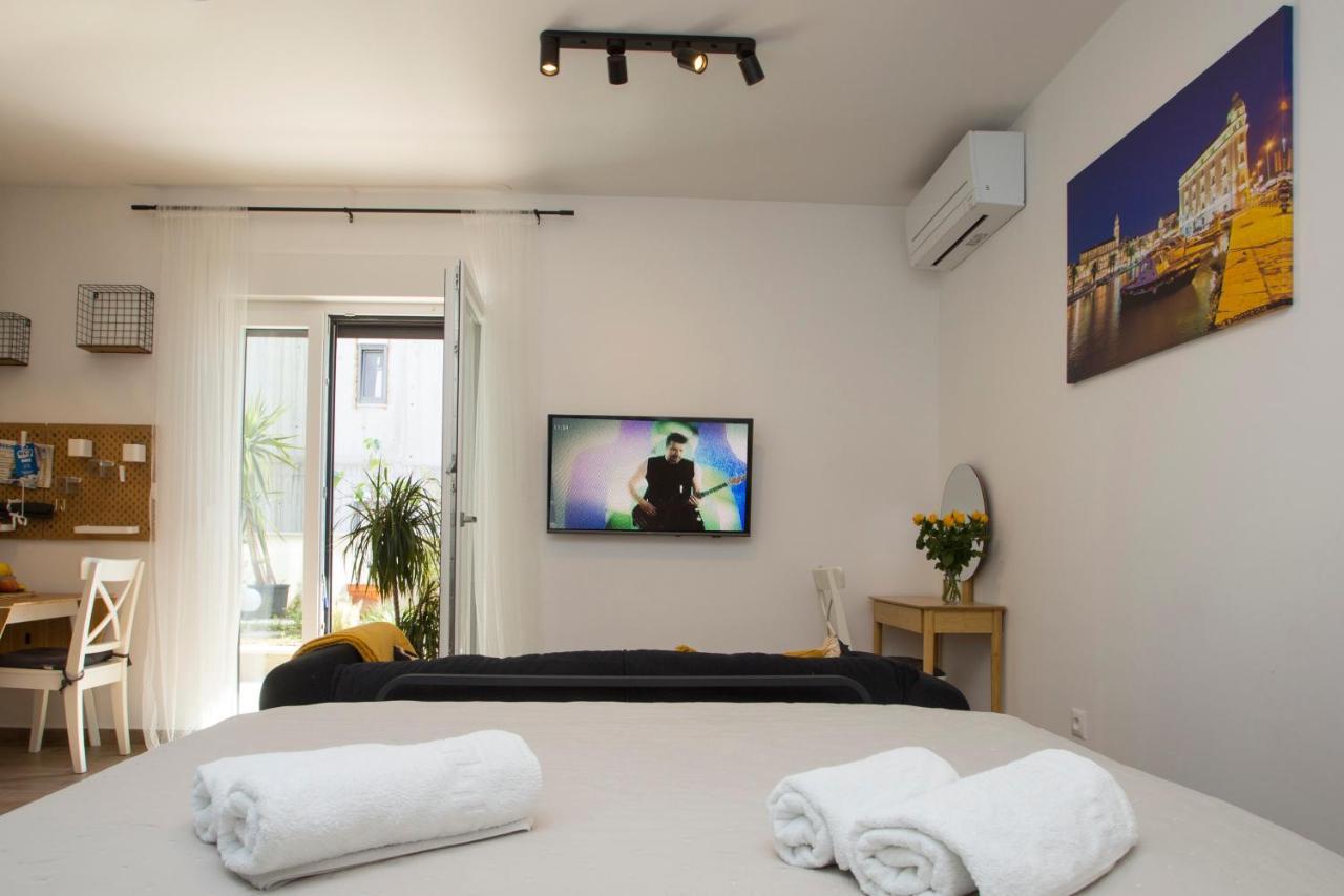 Studio And Hot Tub Split Exterior foto